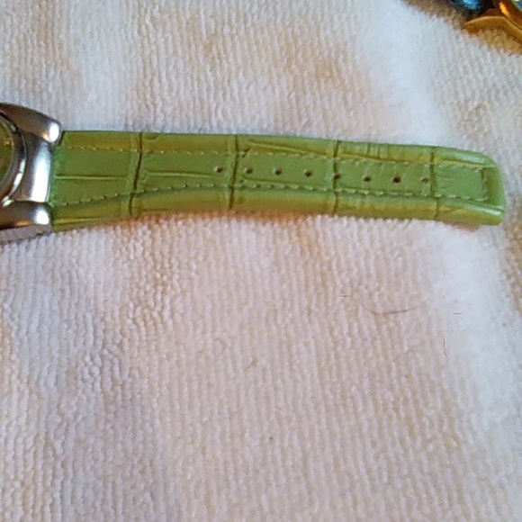 Joan River's Watch - Picture 9 of 16